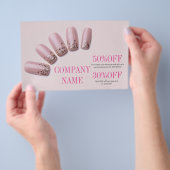 Nagel-Salon mit gürtelig-eleganter Maniküre Flyer (Handgriff)