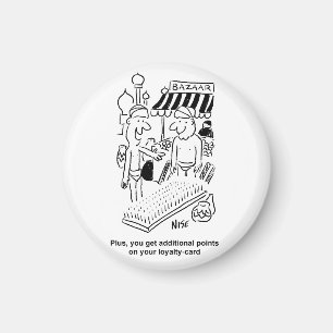 Nagelbett auf einem Basar-Cartoon Magnet