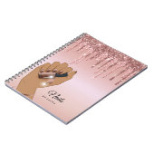 Nageltechniker, der Glitter-Gold treibt Notizblock (Linke Seite)