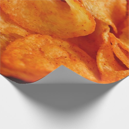 Nah aus saftig, knusprig, Pommes frites auf schwar Geschenkpapier (Ecke)