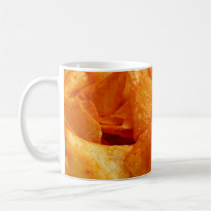 Nah aus saftig, knusprig, Pommes frites auf schwar Kaffeetasse