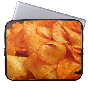 Nah aus saftig, knusprig, Pommes frites auf schwar Laptopschutzhülle