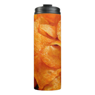 Nah aus saftig, knusprig, Pommes frites auf schwar Thermosbecher