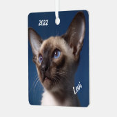 Nah einer Siamkatze mit blauen Augen Ornament Aus Metall (Vorderseite links)