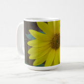 Nah-gelbe Sonnenblume Kaffeetasse (Vorderseite Links)
