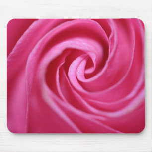Nah oben auf einer rosa Rose Mousepad