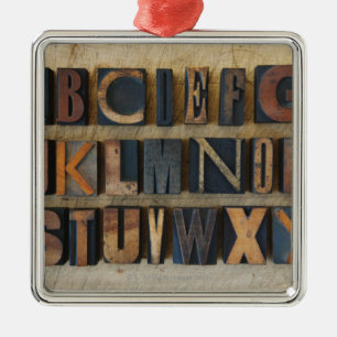 Nah oben vom Alphabet auf Briefbeschwerer Silbernes Ornament