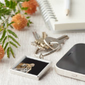 Nah oben vom Gesicht des Brüllentigers Schlüsselanhänger (Seite)