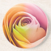 Nah oben von den bunten Rosen-Blumenblättern Getränkeuntersetzer (Vorne)
