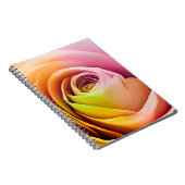 Nah oben von den bunten Rosen-Blumenblättern Notizblock (Rechte Seite)