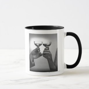 Nah oben von den Paaren, die mit weißem Wein B&W Tasse