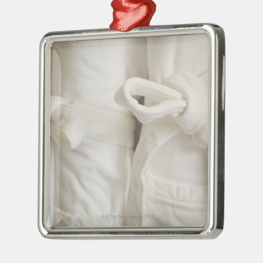Nah oben von den Tüchern im Wellness-Center Silbernes Ornament (Links)