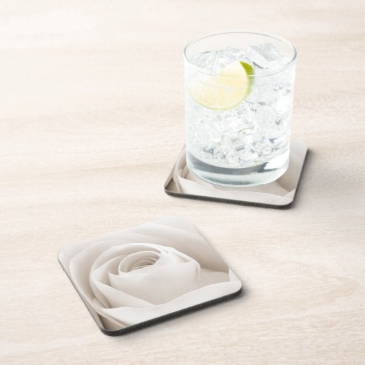 Nah oben von den weißen Rosen-Blumenblättern Untersetzer (Rechte Seite)