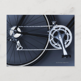 Nah oben von der Fahrradkette, -pedal und -gängen Postkarte