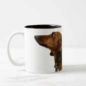 Nah oben von einer Dackel Zweifarbige Tasse (Links)