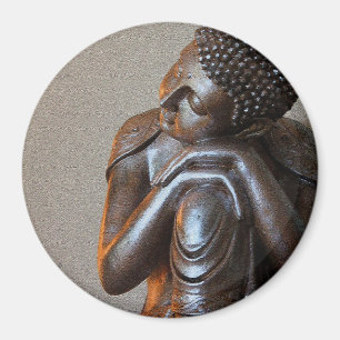 Nah oben von friedlichem silbernem Buddha Magnet