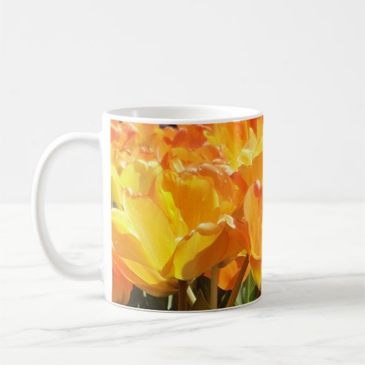 Nah-Orange- und Gelbtulpen Kaffeetasse (Links)