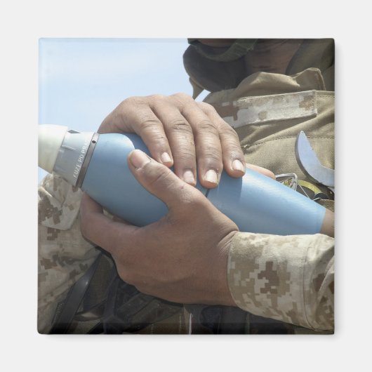 Nah-up-Ansicht eines Soldaten, der eine Munition k Magnet (Vorne)