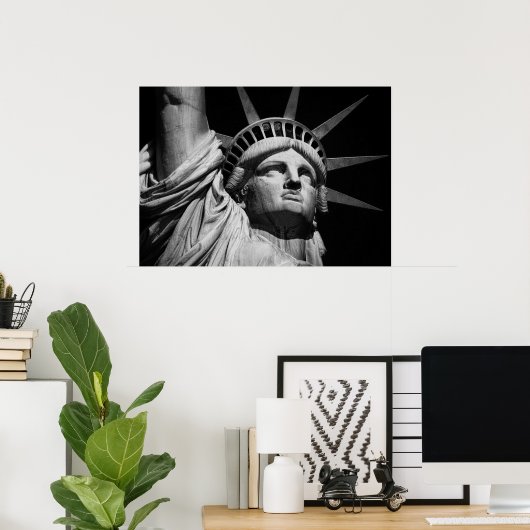 Nah-up Black & White Statue of Liberty New York Poster (Heimbüro)