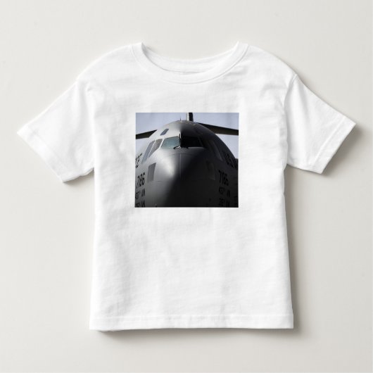 Nah-up der Vorderseite eines C-17-Globemaster III Kleinkind T-shirt (Vorderseite)