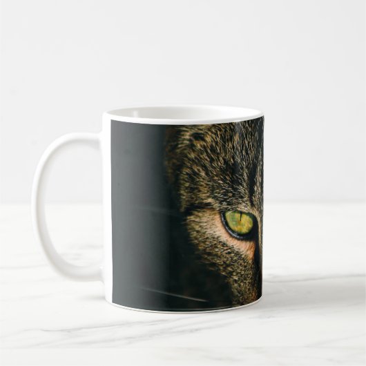 NAH-UP-FOTOGRAFIE DER GRAUTABBY-KATZE KAFFEETASSE (Links)