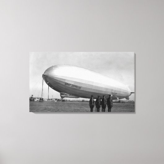 Nah-Up Graf Zeppelin Blimp View Leinwanddruck (Vorderseite)
