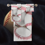 Nah-Up-Monogramm des Baseball-Pile-Fotos Badhandtuch Set<br><div class="desc">Cooles Foto nah-up von einem Haufen Baseballs mit einer Monogramm Vorlage für einen Namen.</div>