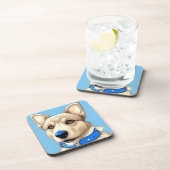 Nah-Up-Portrait eines Hundes mit blauem Collar Getränkeuntersetzer (Rechte Seite)