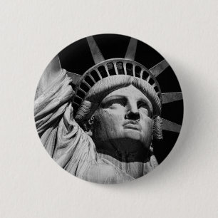 Nah-up-Schwarz-weiße Freiheitsstatue New York Button