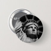 Nah-up-Schwarz-weiße Freiheitsstatue New York Button (Vorne & Hinten)