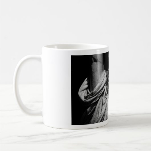 Nah-up-Schwarz-weiße Freiheitsstatue New York Kaffeetasse (Links)