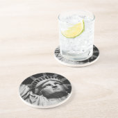 Nah-up-Schwarz-weiße Freiheitsstatue New York Sandstein Untersetzer (Seite)