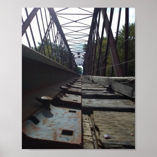 Nahaufnahme aus niedriger Perspektive Eisenbahnsch Poster (Vorne)