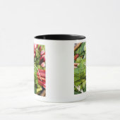 Nahaufnahme der Bündel Rhabarbers im Korb Tasse (Zentrum)