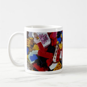 Nahaufnahme der Gebäudeblöcke der Kinder Kaffeetasse