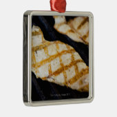 Nahaufnahme der gegrillten Hühnerbrüste Ornament Aus Metall (Rechts)