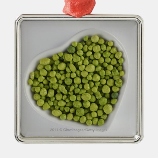 Nahaufnahme der grünen Kiesel in einer Silbernes Ornament (Vorne)