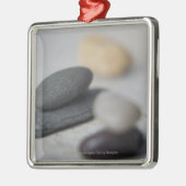 Nahaufnahme der Kiesel Silbernes Ornament (Links)