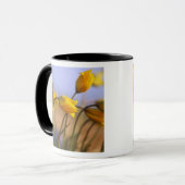Nahaufnahme der Narzissen Tasse (Vorderseite Links)