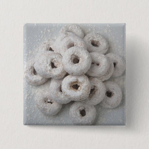 Nahaufnahme der pulverisierten Krapfen in einer Button