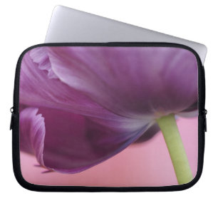 Nahaufnahme der Unterseite einer Tulpenblüte, Kuek Laptopschutzhülle