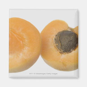 Nahaufnahme des Querschnitts einer Pflaume Magnet