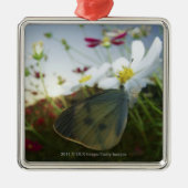 Nahaufnahme des Schmetterlinges auf Blume Ornament Aus Metall (Vorne)