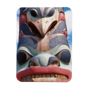 Nahaufnahme des Totempfahls in Sitka, Alaska, USA Magnet