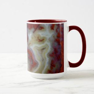 Nahaufnahme einer roten Moosachatplatte Tasse