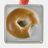 Nahaufnahme eines Bagels Silbernes Ornament (Vorne)