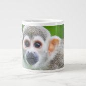 Nahaufnahme eines gemeinen Eichhörnchen-Affen Jumbo-Tasse (Vorderseite)