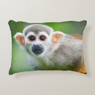 Nahaufnahme eines gemeinen Eichhörnchen-Affen Zierkissen