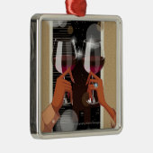 Nahaufnahme eines Paares, das mit Weingläsern Ornament Aus Metall (Rechts)