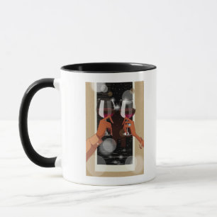 Nahaufnahme eines Paares, das mit Weingläsern Tasse